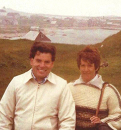 Avec son épouse sur l'Île aux Marins en 1980.